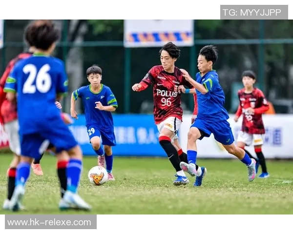 掌握足球招式的技巧与策略提升你的球场表现与竞技水平